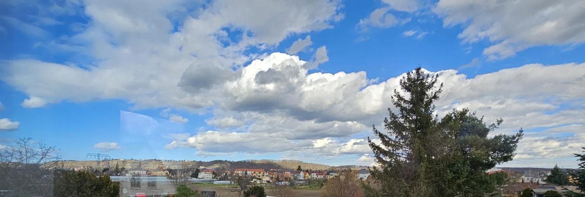 Sehr Schoenes Und Grosses Haus In Dresden - Partys Und Andere Feierlichkeiten Sind Wegen Eventueller Laermbelaestigung Nicht Gestattet Luaran gambar