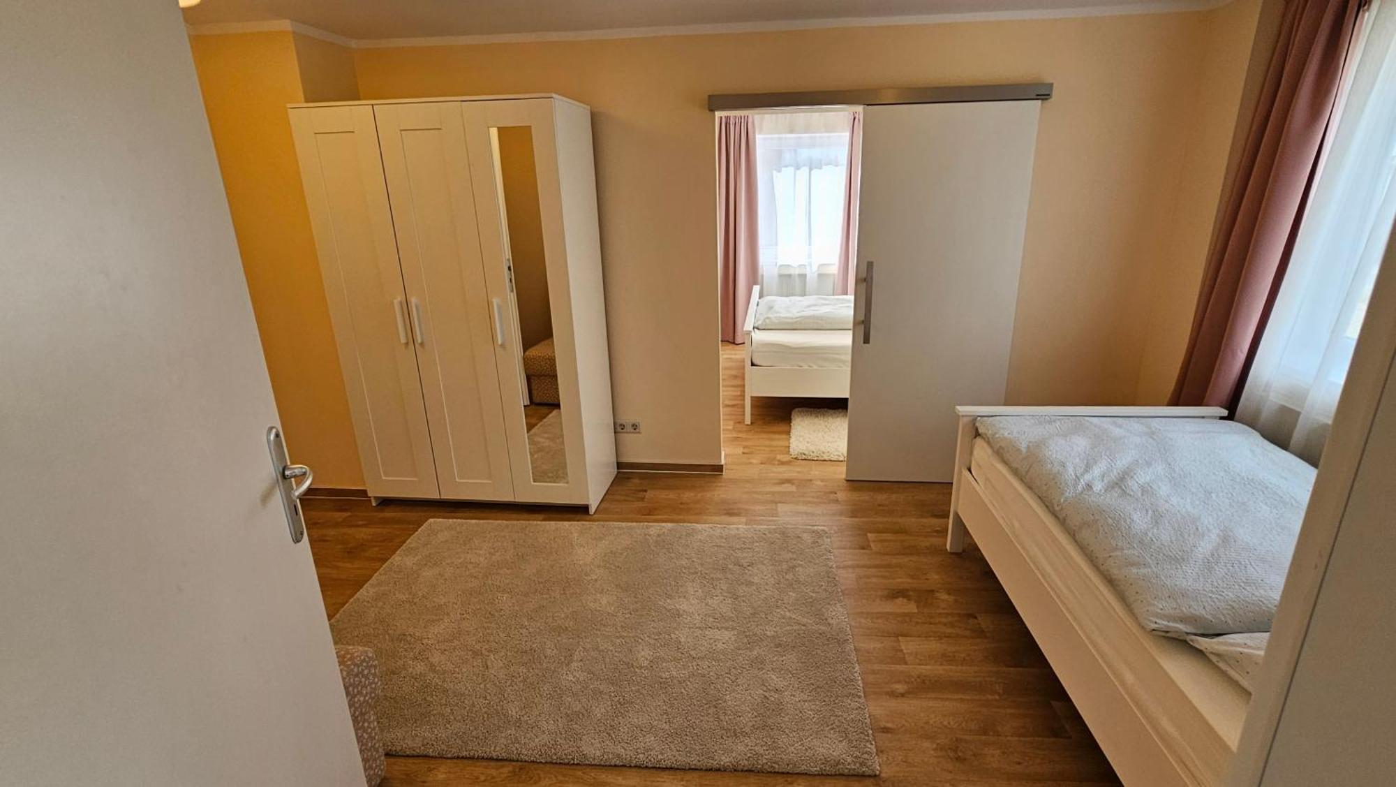 Sehr Schoenes Und Grosses Haus In Dresden - Partys Und Andere Feierlichkeiten Sind Wegen Eventueller Laermbelaestigung Nicht Gestattet Luaran gambar